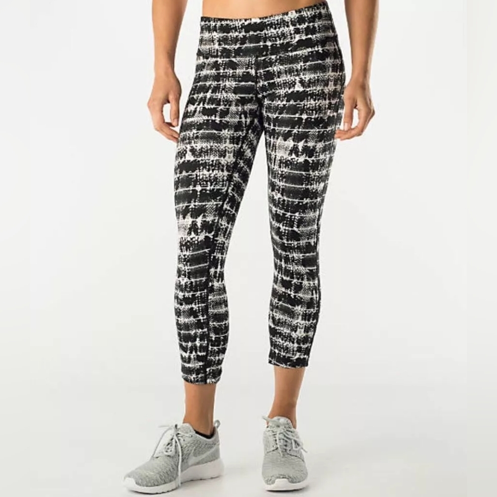 NIKE Running Women's Epic Viper Black White Crop Tights Mid Rise Stretch Size M
